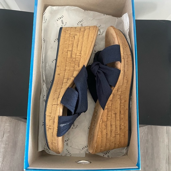 Navy wedges size 6.5. In original box - Picture 3 of 7